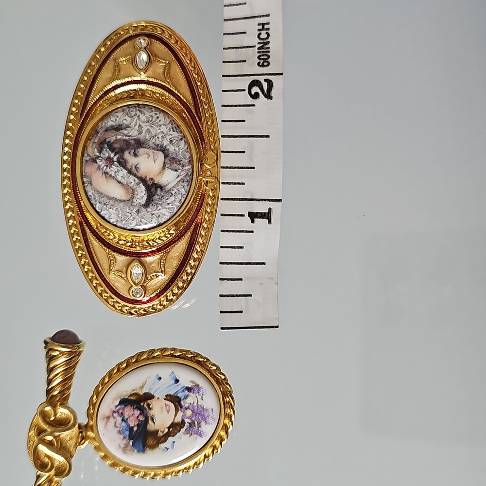 AVON 1996 - 1997 VINTAGE GOLDTONE BROOCHES. - Picture 4 of 5